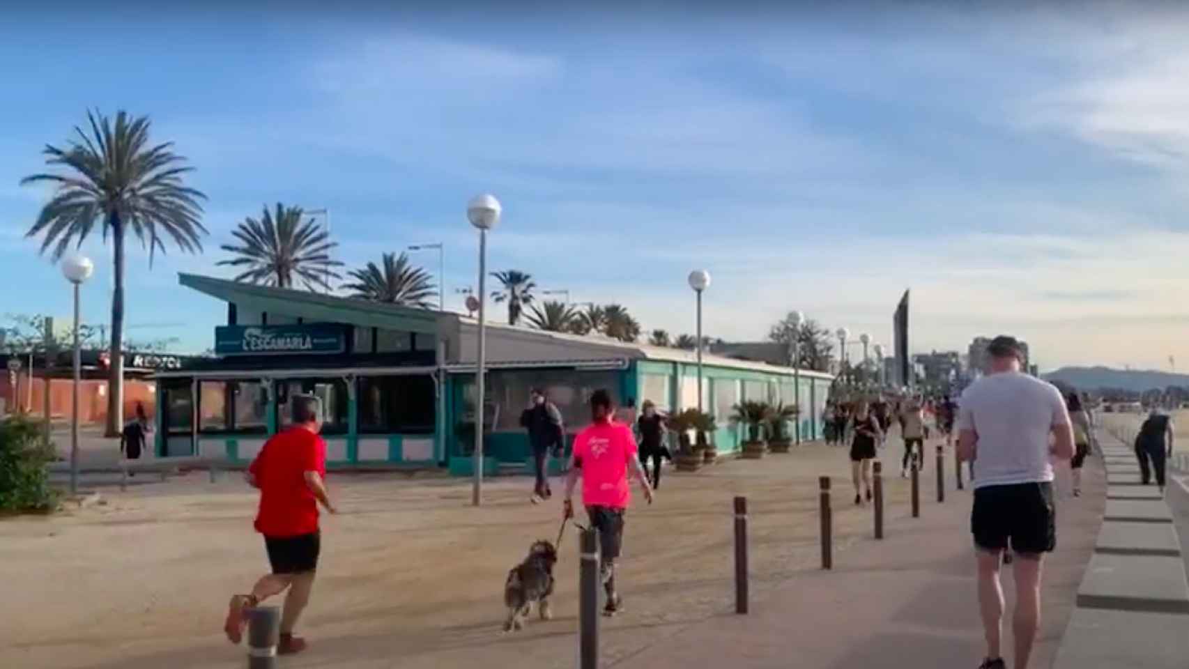 Mucha gente ha salido a hacer deporte al aire libre este sábado 2 de mayo por la mañana / VM