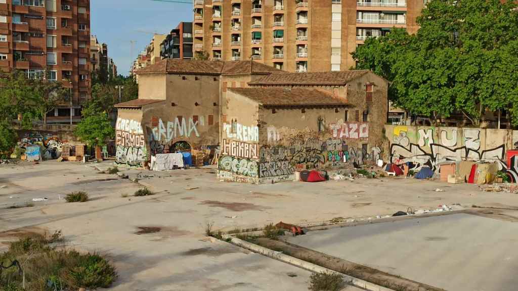 La Torre del Fang, convertida en un campamento de barracas / METRÓPOLI ABIERTA