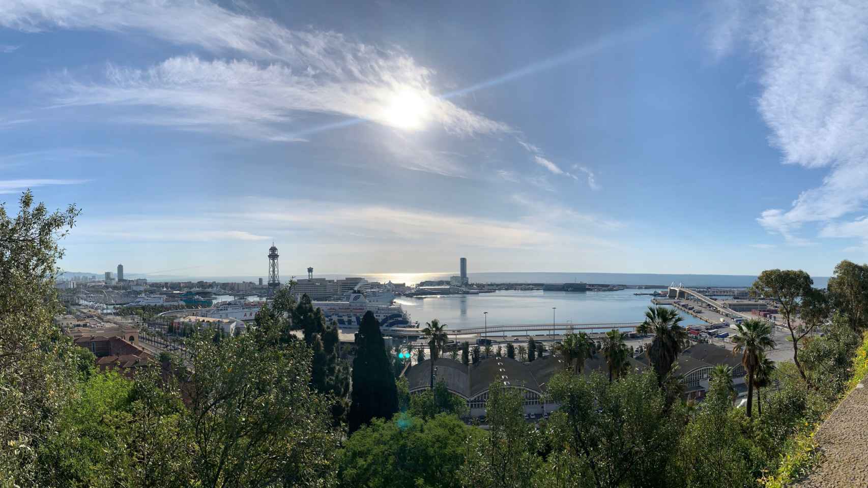 Vistas desde uno de los miradores de Montjuïc, el edén terrenal al que escapan los barceloneses / V.M.