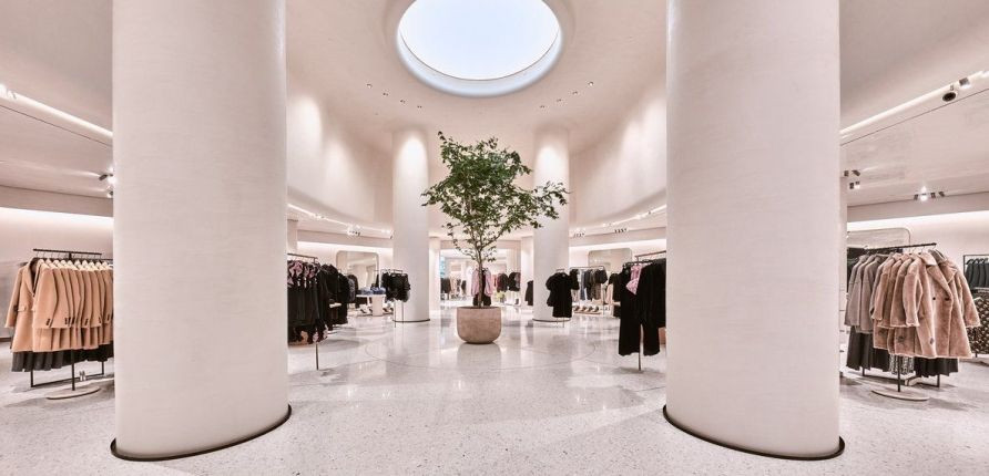 Interior de la tienda de Zara de Paseo de Gràcia recién remodelada