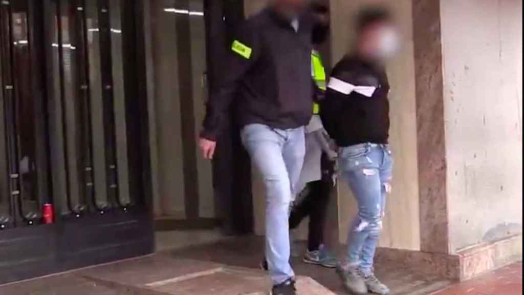 Imagen de uno de los detenidos tras la operación policial / MOSSOS