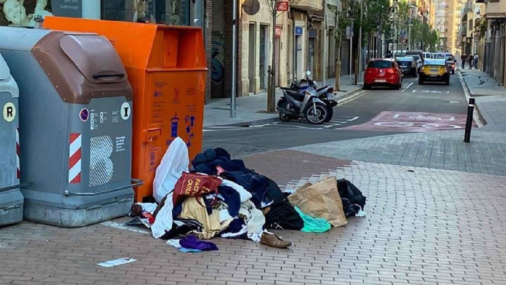 Basura en una calle de Barcelona / @ONVASBARCELONA