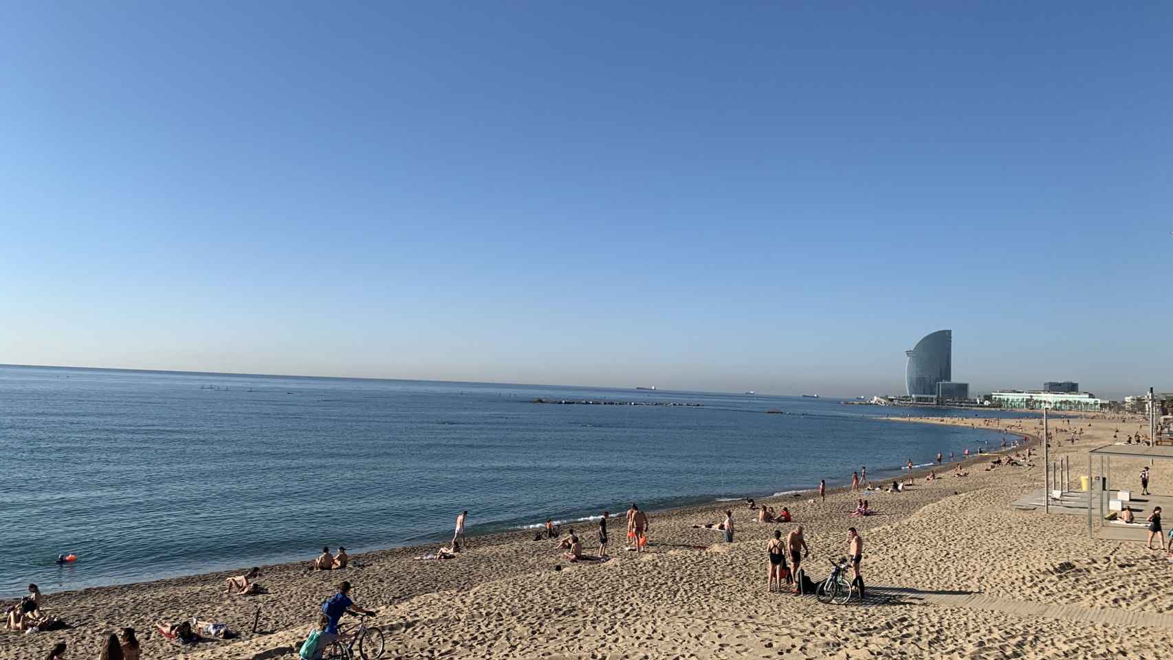 Una imagen de una playa de Barcelona / V.M. - METRÓPOLI