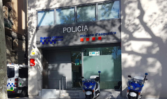 Comisaría de la Guardia Urbana y los Mossos d'Esquadra en el paseo de Joan de Borbó, anexa a los módulos de la playa / GOOGLE MAPS