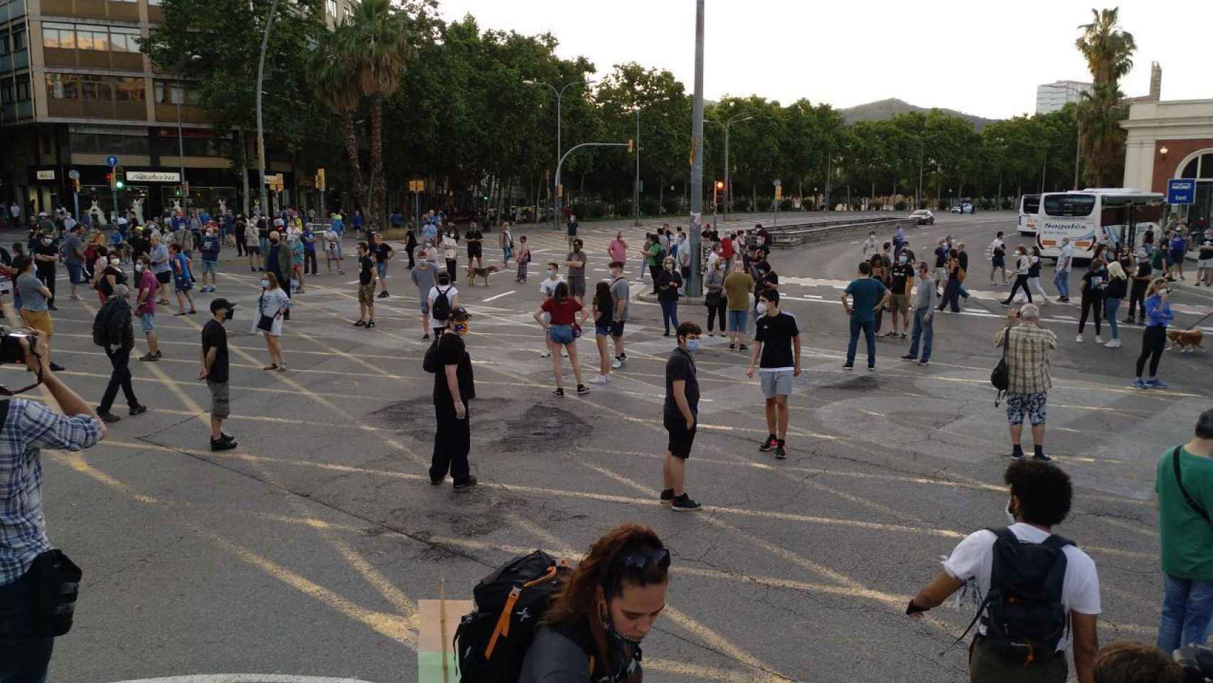 Manifestantes 'indepes' en el corte de la Meridiana / TWITTER CUP SANT ANDREU