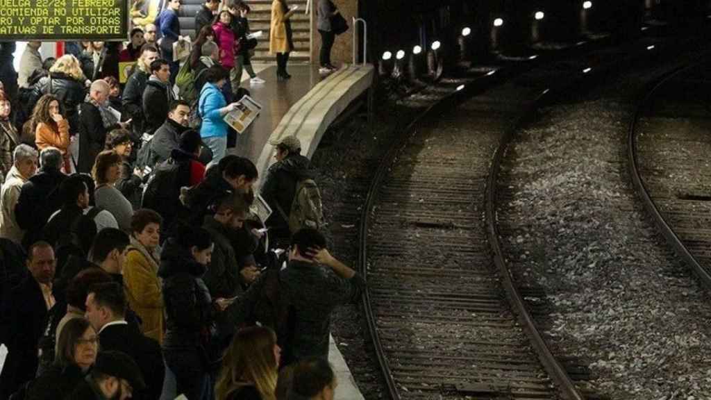 Andén de la L1 en la estación de plaza Espanya / EFE