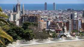 Vista panorámica de Barcelona con la Sagrada Familia y las torres Mapfre de fondo este agosto