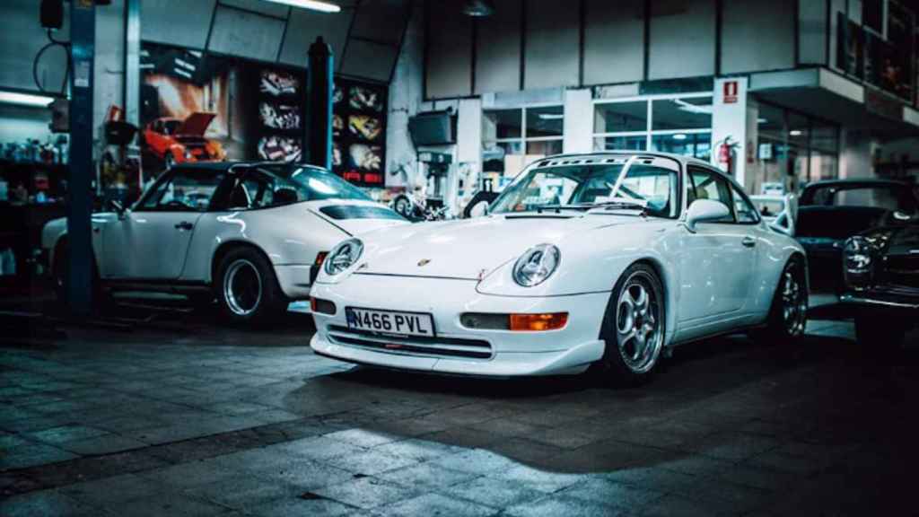 Interior del taller Julià 911, la tienda de Porsche que se ha visto obligada a marcharse de Barcelona por las políticas de Colau / GOOGLE MAPS