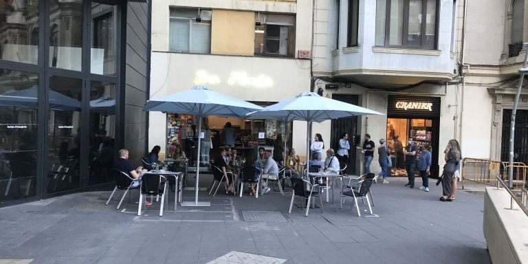 Imagen de la terraza del bar Placídia, situado en plaza Gal·la Placídia / DF