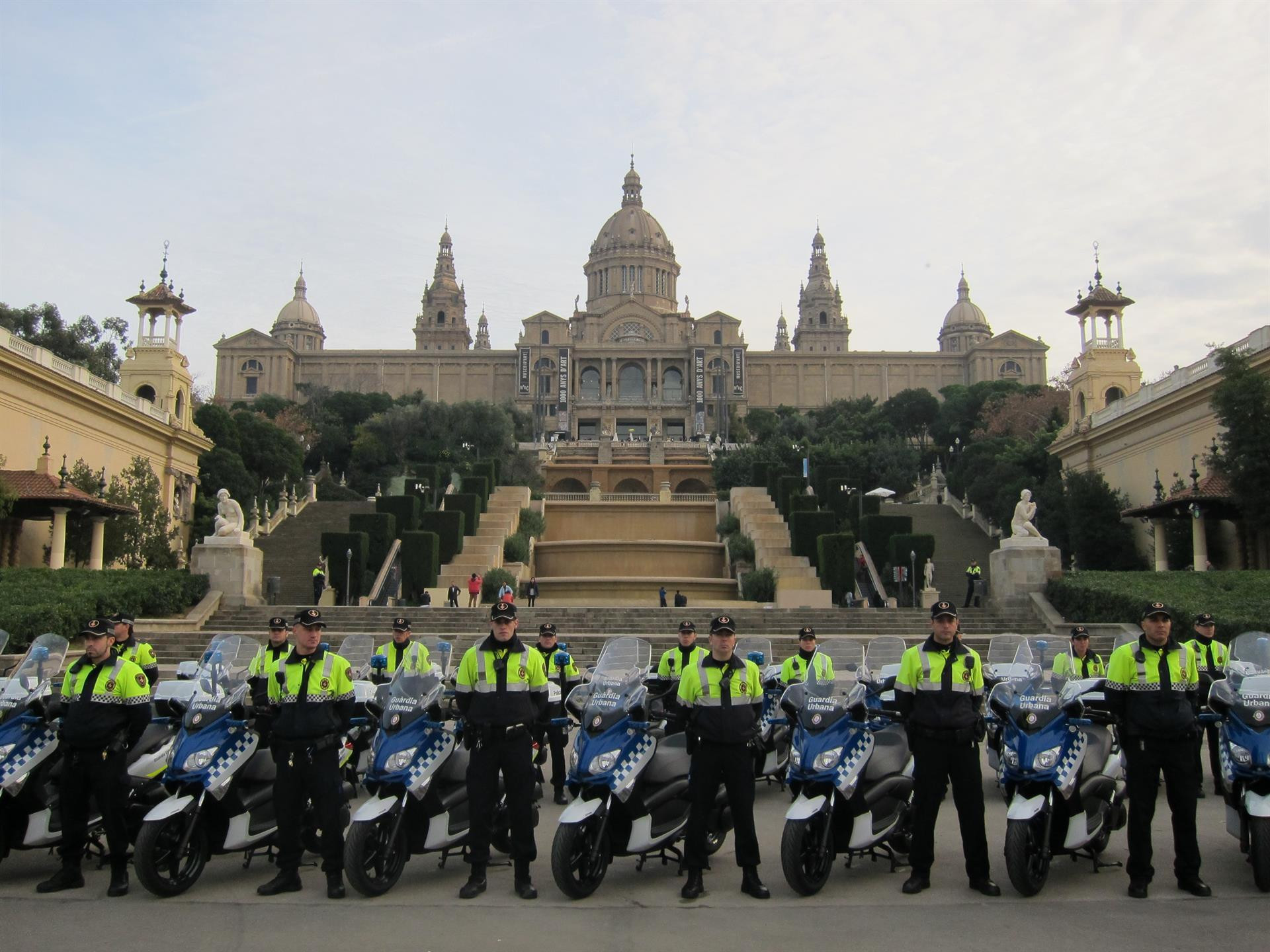 Agentes de la Guardia Urbana, delante del Museu Nacional d'Art de Catalunya (MNAC) / EP