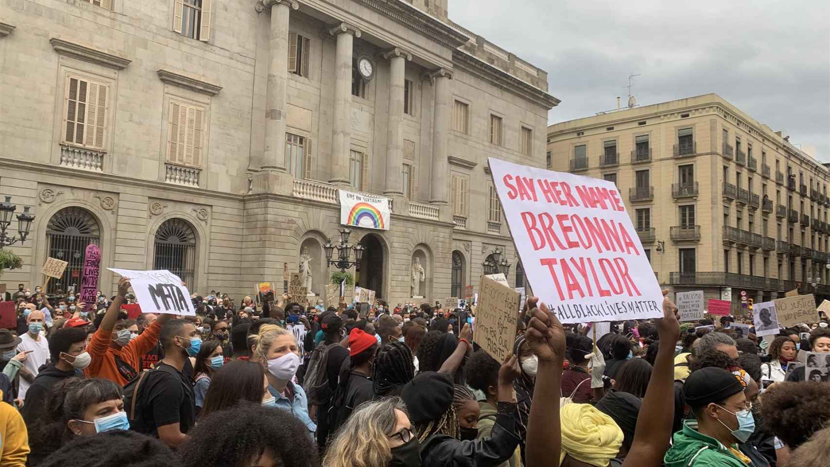 Centenares de personas se concentran en Barcelona para protestar contra el racismo / EUROPA PRESS