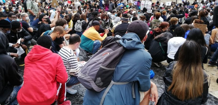 Centenares de personas se concentran en Barcelona para protestar contra el racismo / @arqueoleg