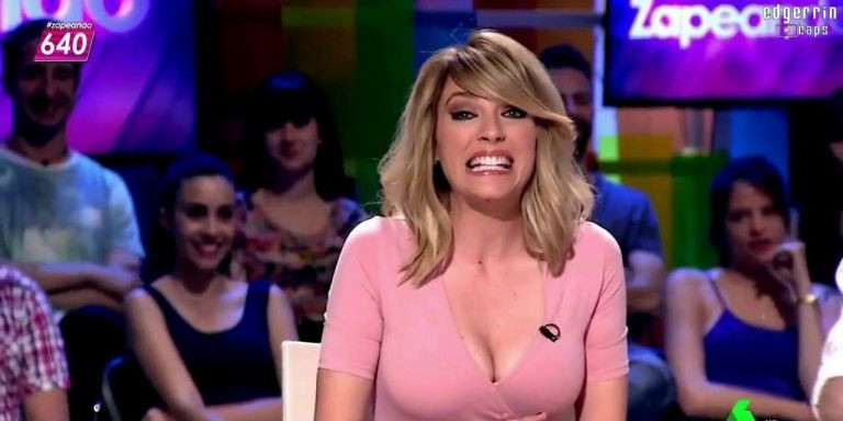 Anna Simón, que no será renovada por Atresmedia, durante la emisión de un programa de 'Zapeando' / LA SEXTA