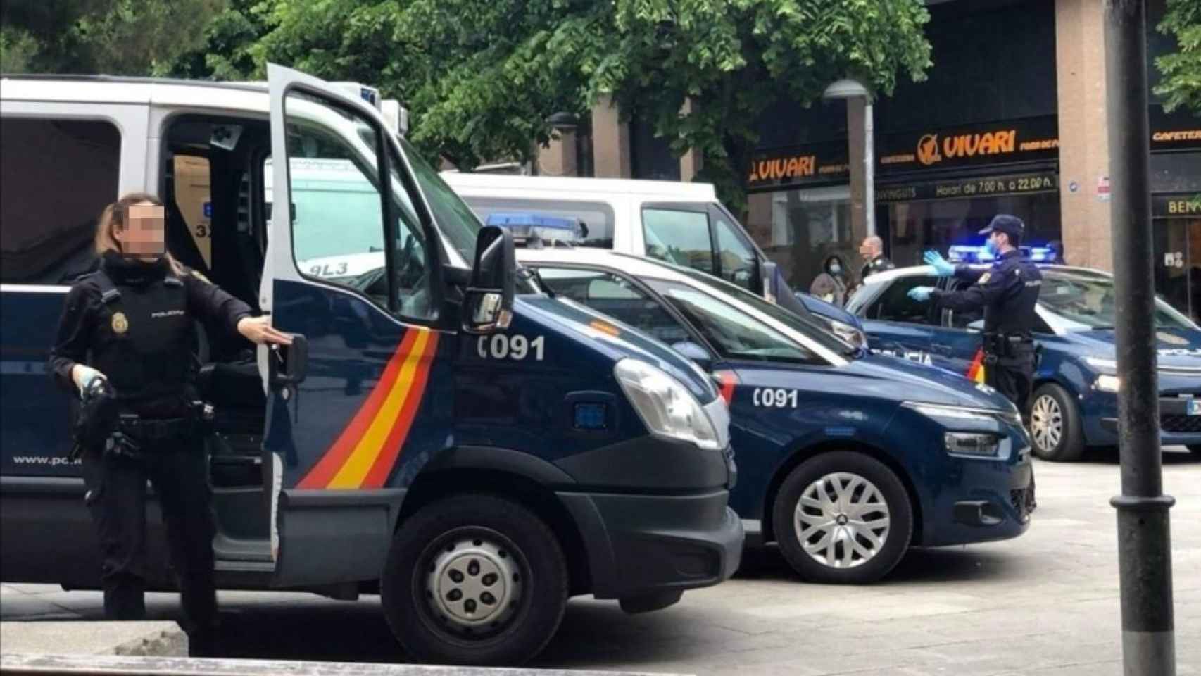 Dispositivo de la Policía Nacional en Santa Coloma de Gramenet durante la pandemia / M.A