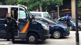 Dispositivo de la Policía Nacional en Santa Coloma de Gramenet durante la pandemia / M.A