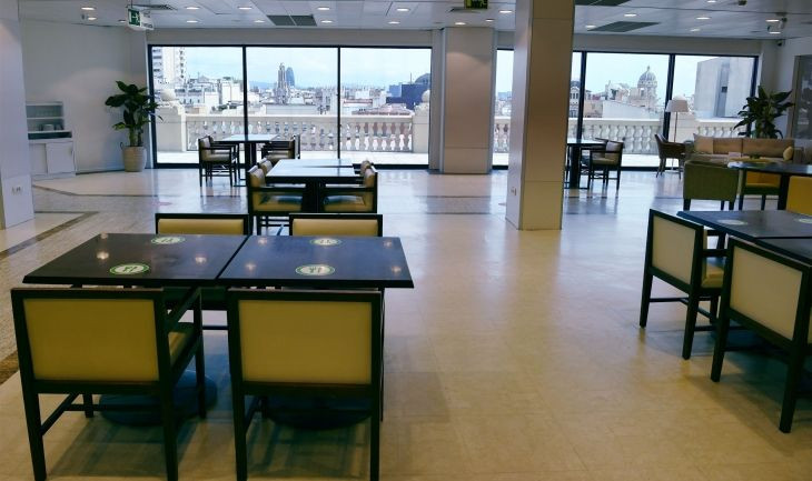 Cafetería de El Corte Inglés de Plaça Catalunya / LENA PRIETO