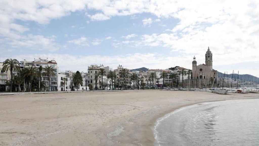 Imagen de archivo de la playa de La Ribera de Sitges / EFE