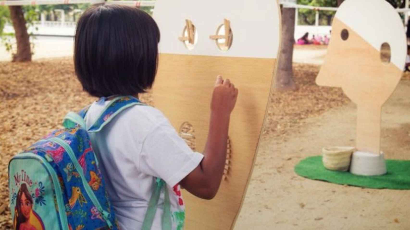 Niña en un campus de verano / AJ BCN