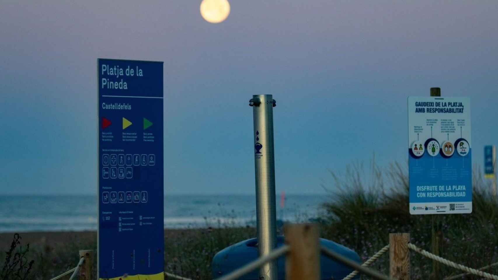 Una playa del litoral barcelonés cerrada al público