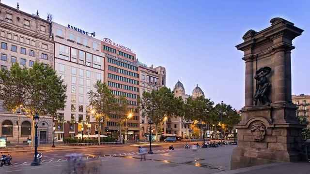 Exterior del hotel Olivia Plaza situado en Plaza Catalunya