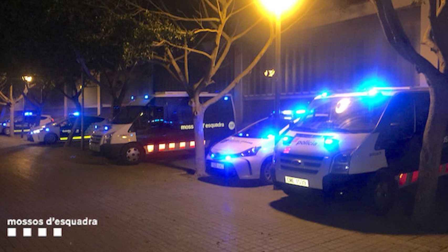 Furgones policiales de los Mossos d'Esquadra en una imagen de archivo