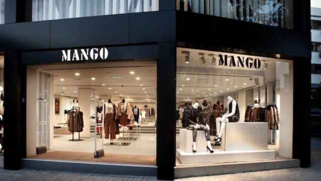 Exterior de una tienda de Mango, situada en el centro de Barcelona