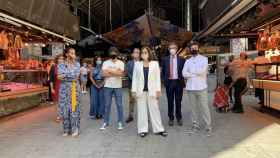 Ada Colau, Jaume Collboni, Eduard Torres, Marian Muro, Samantha Vallejo-Nájera, Pepe Rodríguez y Jordi Cruz durante la presentación de la grabación de 'Masterchef Celebrity' en el mercado de La Boquerí