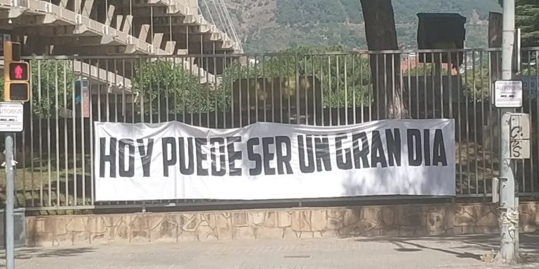 La premonitoria pancarta contra el club 'perico' / MA