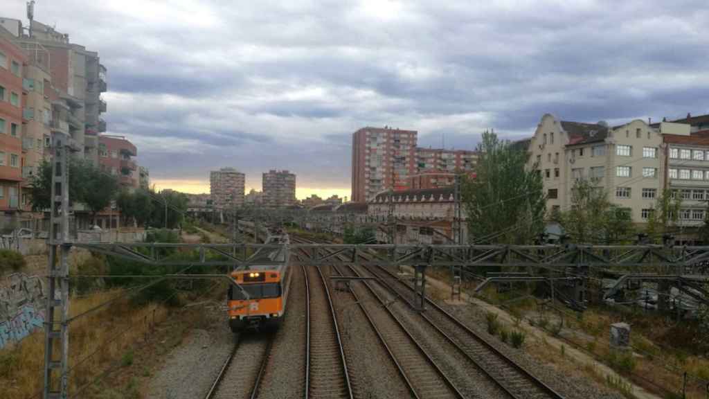 Vias del tren del barrio de La Torrassa de L'Hospitalet de Llobregat donde se han cifrado brotes de coronavirus / GOOGLE MAPS