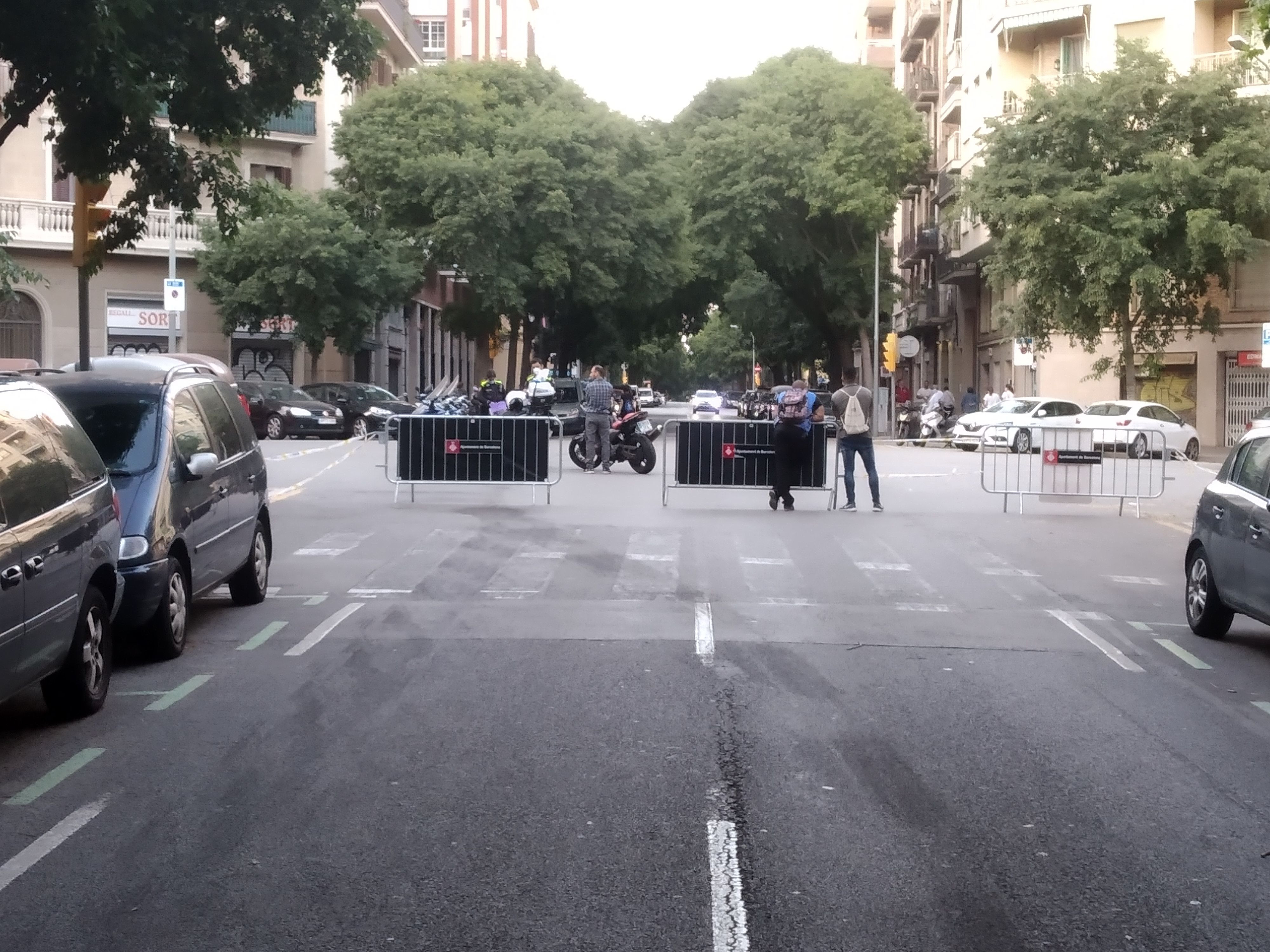 La calle del Consell de Cent, cortada al tráfico, este junio / JORDI SUBIRANA