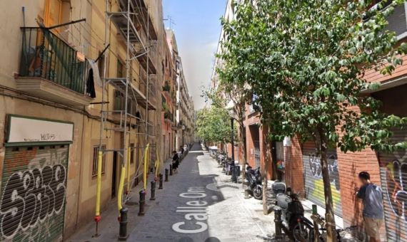 La calle Om, en el Raval, en una imagen de archivo / GOOGLE MAPS