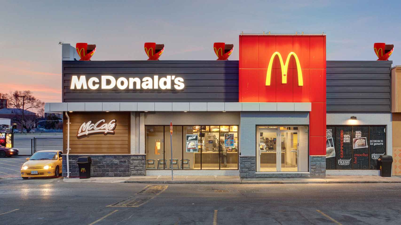 Exterior de un restaurante de McDonald's