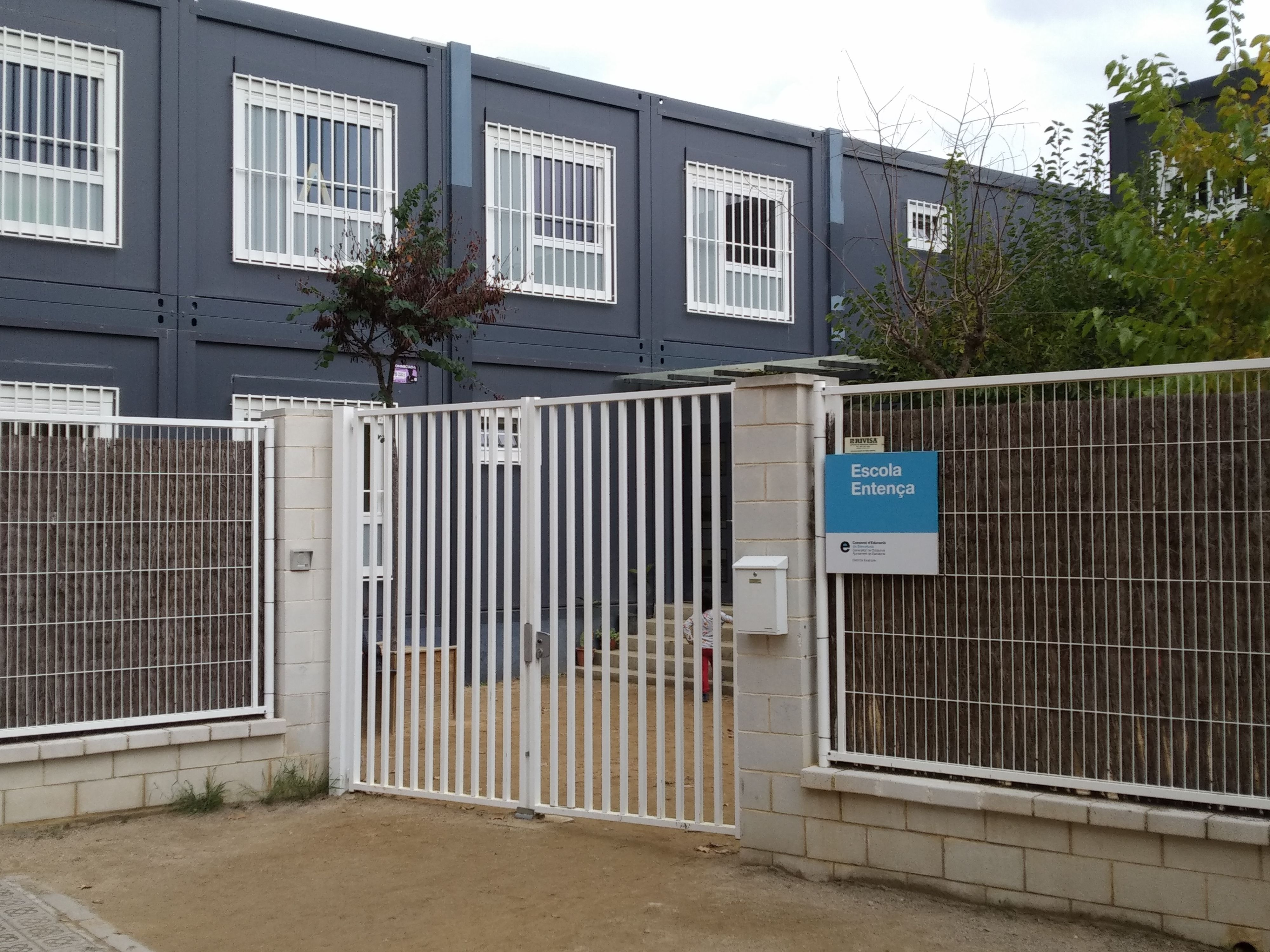 Escuela Entença durante su estancia en el recinto de la escuela Industrial / METRÓPOLI