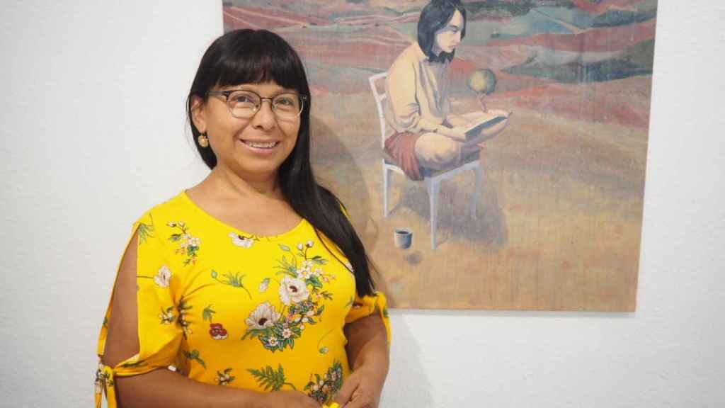 La periodista mexicana Sonia García es una de las protagonistas del libro 'Els invisibles', que relata 31 historias de migrantes en primera persona / ANNA ROCASALVA
