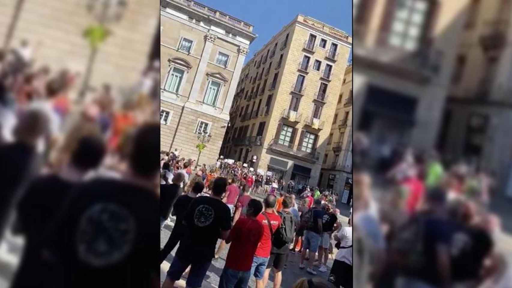 Participantes en la manifestación para reabrir los gimnasios y centros deportivos / CLUB DE LA LUCHA