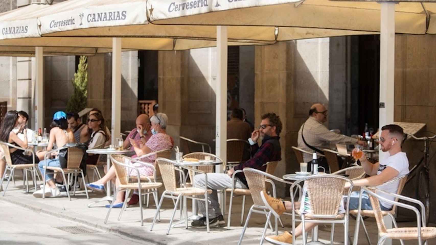 Las terrazas siguen abiertas en Barcelona, este 24 de julio / EFE