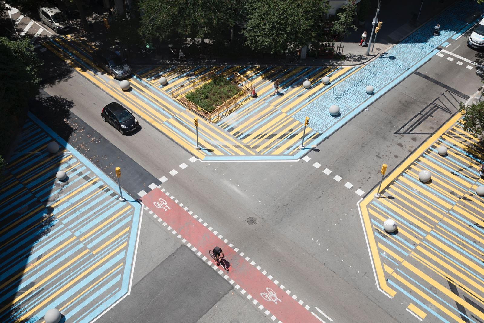 Urbanismo táctico en el cruce de las calles Consell de Cent y Rocafort