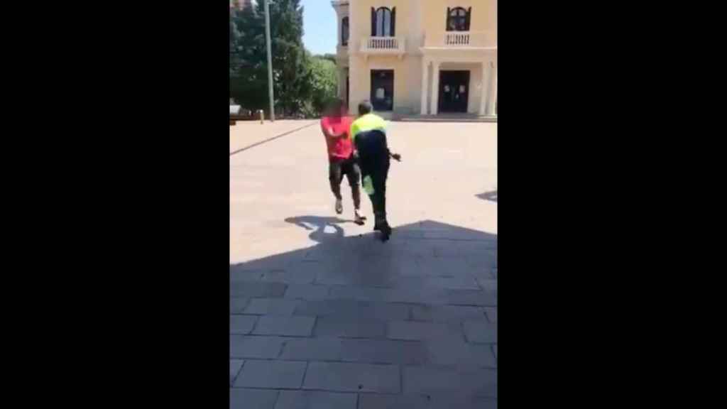 Agresión racista en Sant Cugat: un vigilante insulta y tira al suelo a un hombre / CUP Sant Cugat