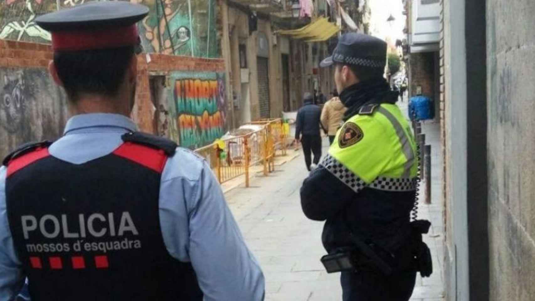 Mossos y Guardia Urbana, en Ciutat Vella / GUARDIA URBANA