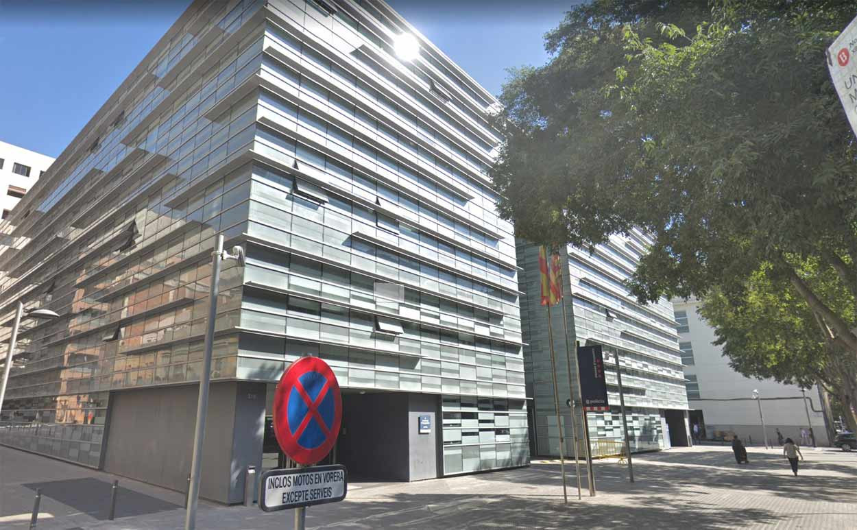 La comisaria de Les Corts de los Mossos d'Esquadra / GOOGLE MAPS