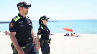 La Guardia Urbana busca decenas de agentes para las playas de Barcelona: condiciones y requisitos de acceso