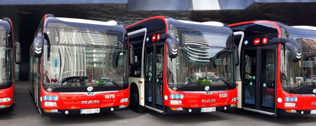 Presentación de una flota de buses de TMB en el Fòrum / TMB