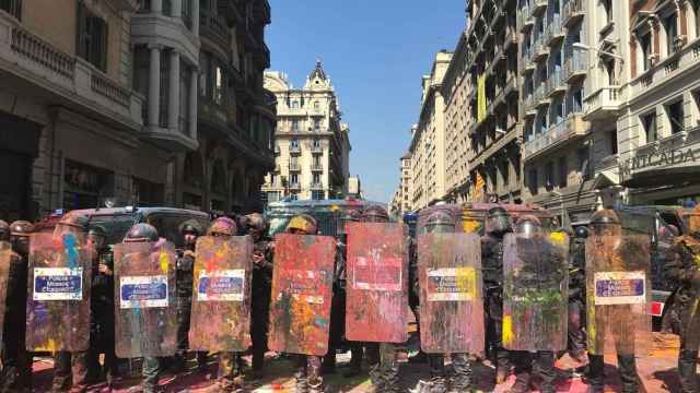 Cordón policial de la manifestación de la izquierda independentista contra la concentración del sindicato Jusapol / EUROPA PRESS - DAVID ZORRAKINO