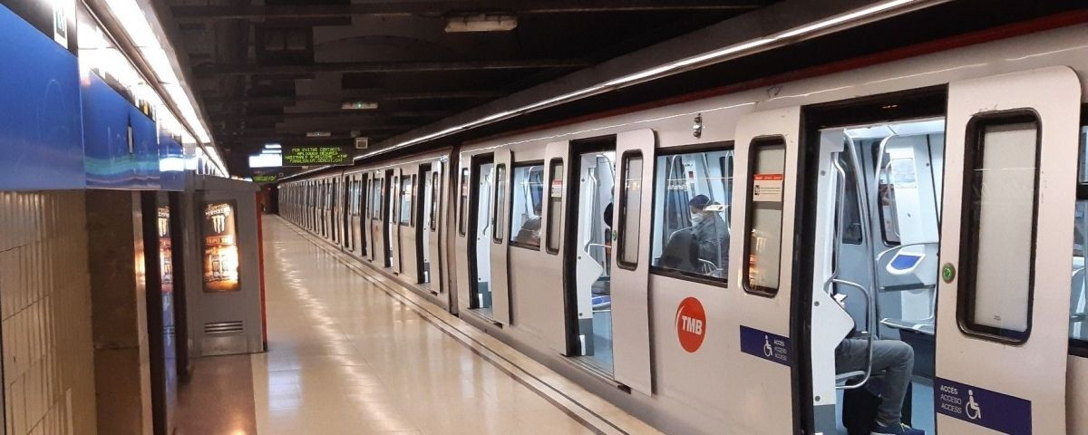 Convoyes de metro de TMB casi vacios durante la pandemia