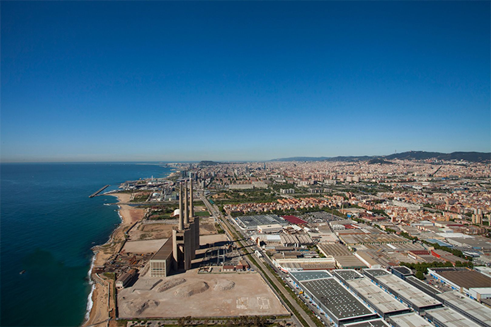 Vista aérea de la zona de las tres Chimeneas / GENCAT