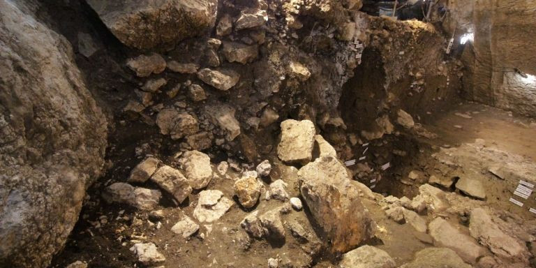 Cueva de Sant Sadurní / AJ BEGUES