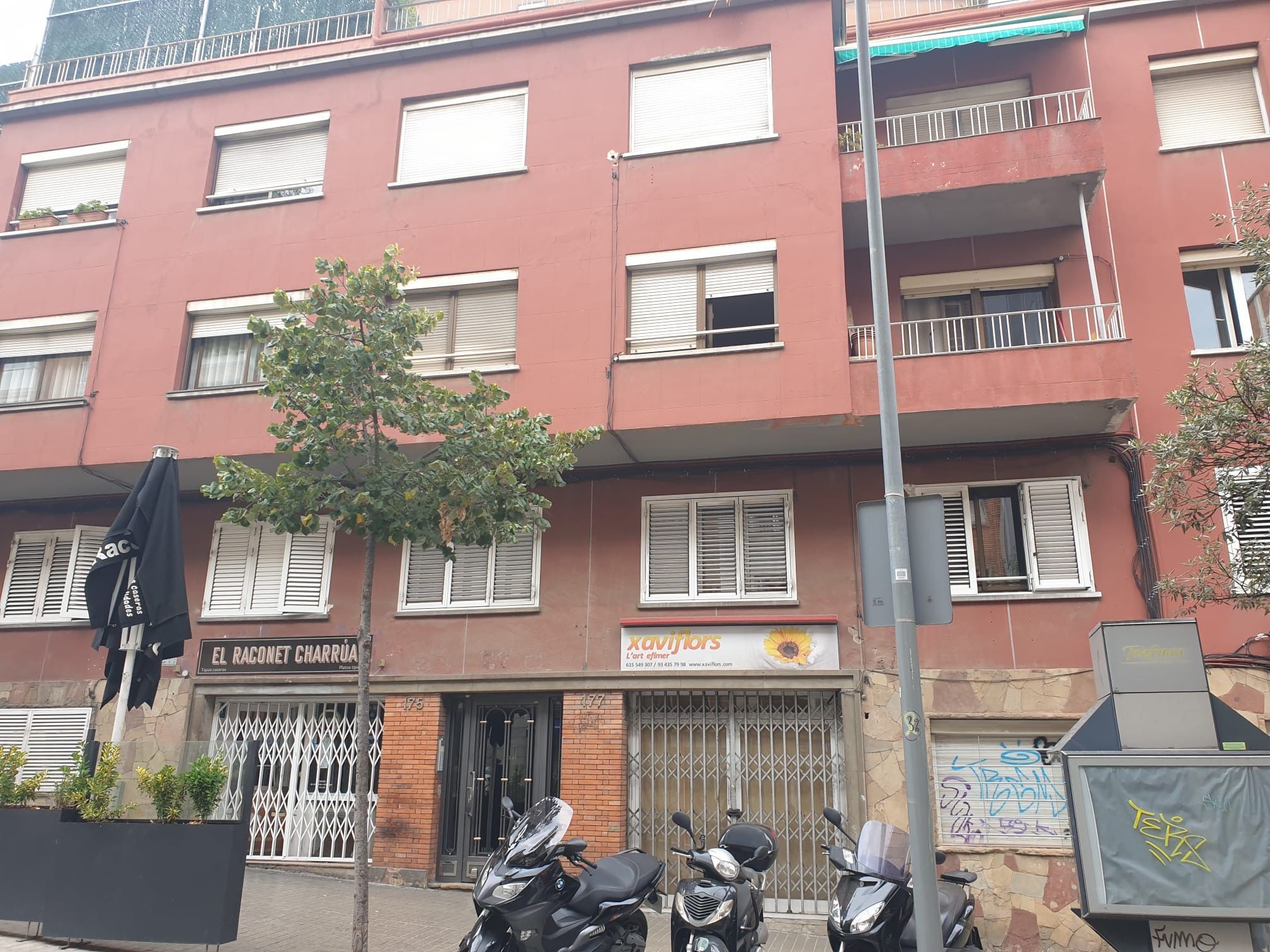 Edificio del Guinardó que ha sufrido dos okupaciones en las últimas semanas / V.M.