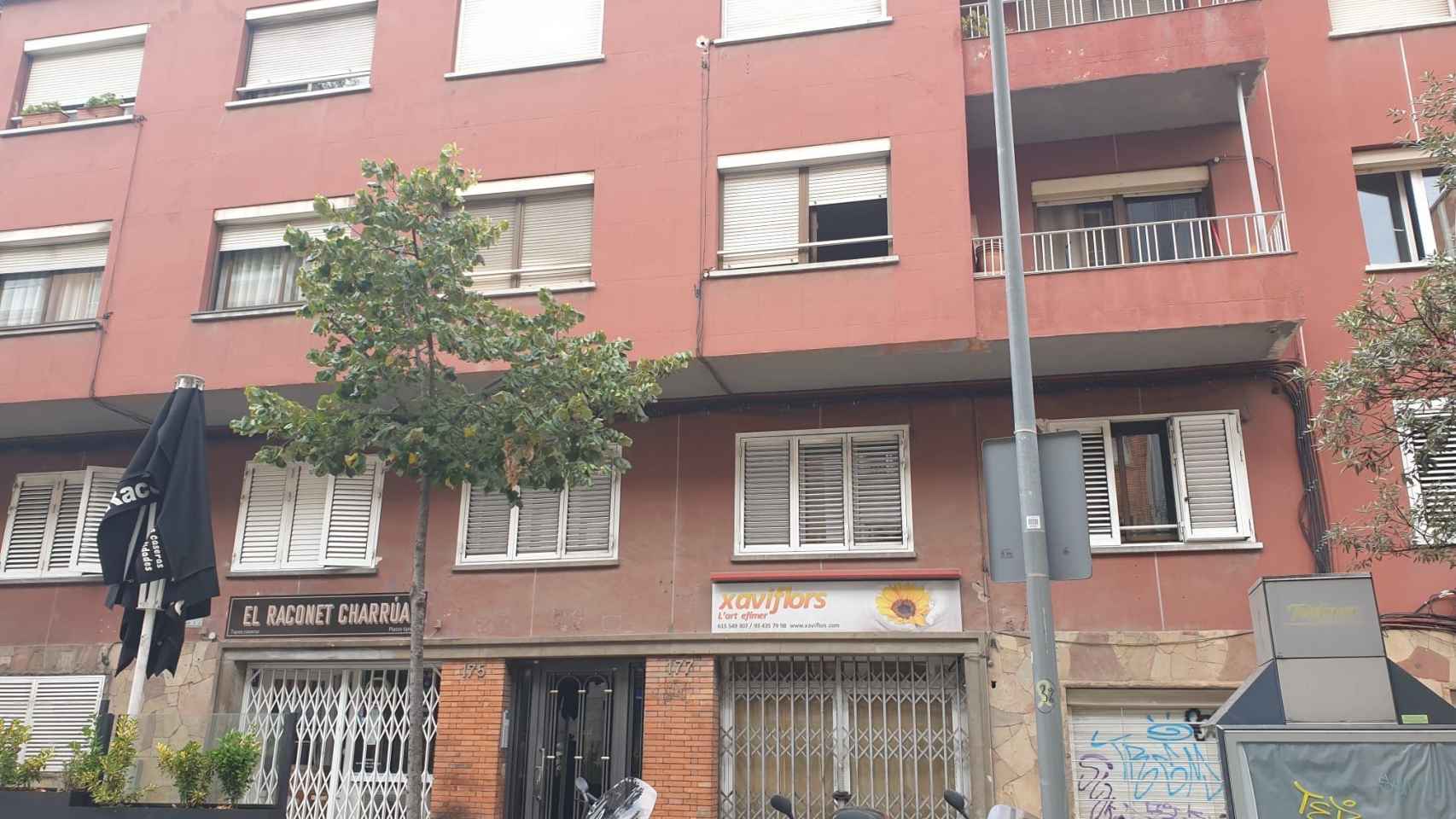 Edificio del Guinardó que ha sufrido dos okupaciones en las últimas semanas / V.M.