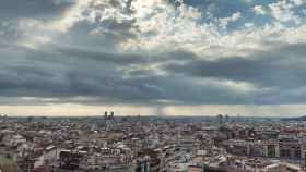 Las nubes y la lluvia, protagonistas del domingo en Barcelona / TWITTER