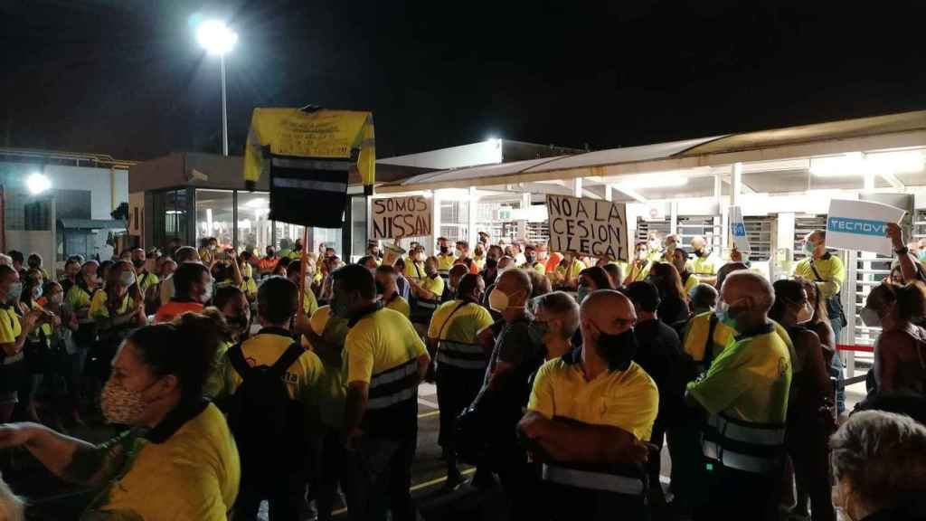 Trabajadores de Acciona se concentran ante las puertas de NIssan / Twitter